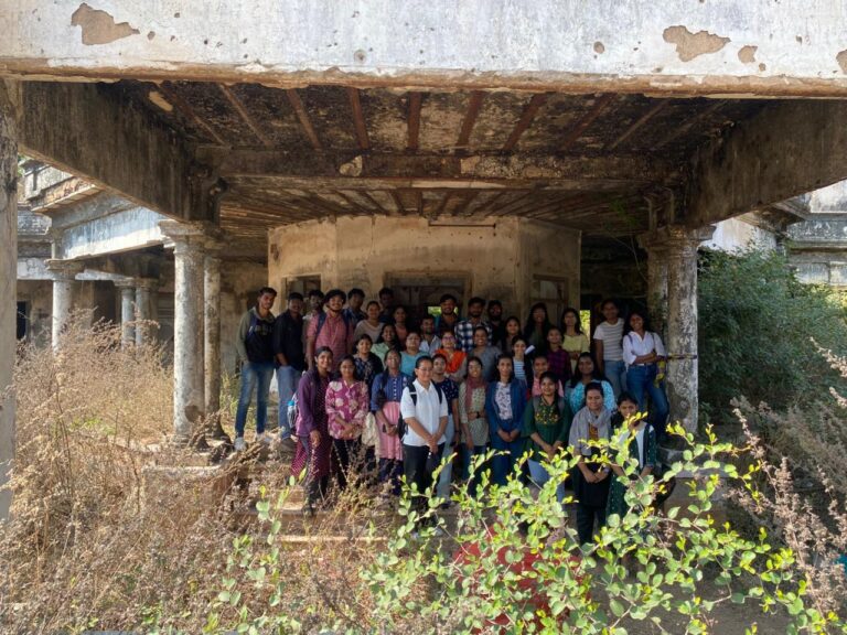 Site visit to a colonial style building and Rastrapati Nilayam to study the restoration process of step well and other building units